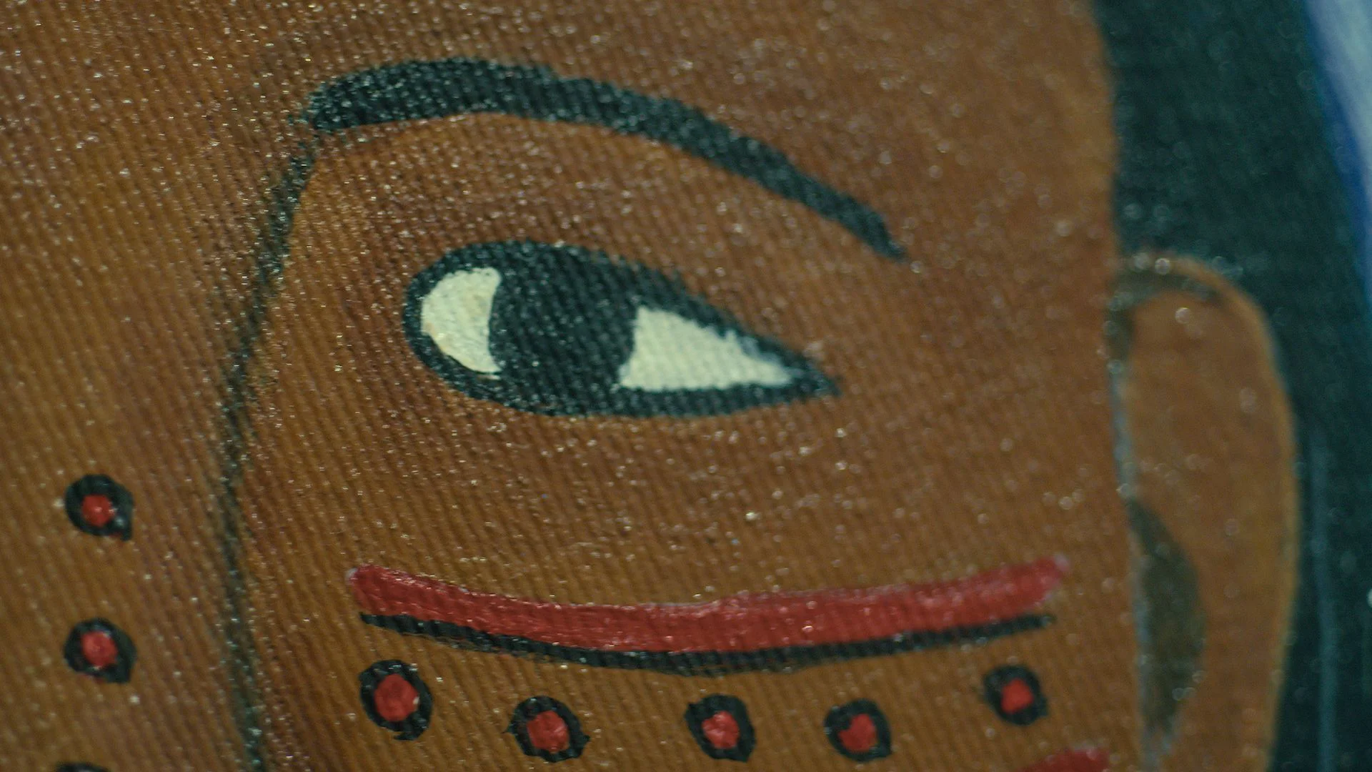 Retrato da artista indígena amazonense Duhigó em exposição no MASP.